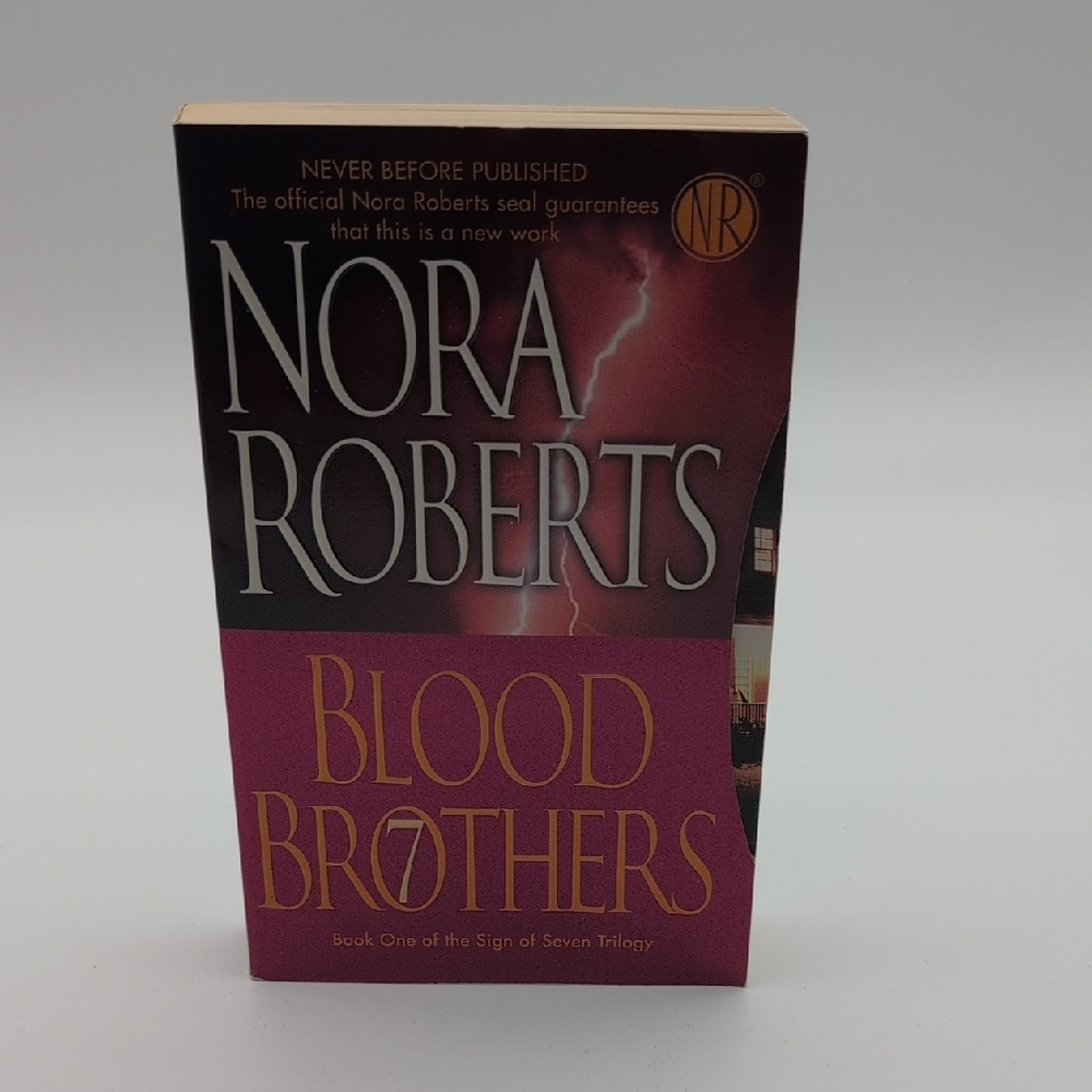 💵2/$10Bundle and Save💵Nora Roberts 'Blood Brothers' Book